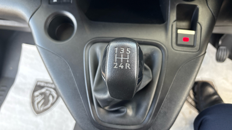 Peugeot Partner Standard Diesel 1000 1.5 BlueHDi 100 Professional Van